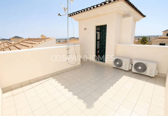 Semi-detached Villa with Extensive Facilities in Rojales Alicante 10