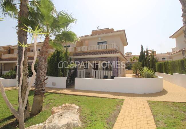 Semi-detached Villa with Extensive Facilities in Rojales Alicante 1