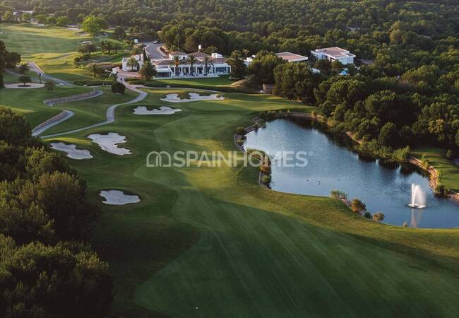 Alicante’de Özel Havuzlu ve Golf Manzaralı Geniş Müstakil Ev 9