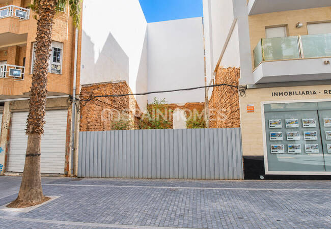 Alicante Torrevieja'da Yatırıma Uygun Satılık Geniş Arsa 2