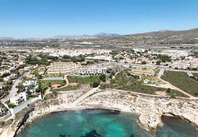 Sea View Townhouses with Communal Amenities in El Campello Alicante 8