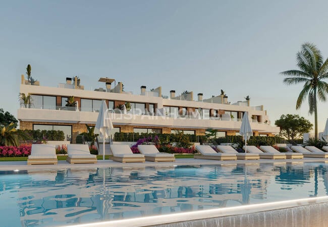 Sea View Townhouses with Communal Amenities in El Campello Alicante 1