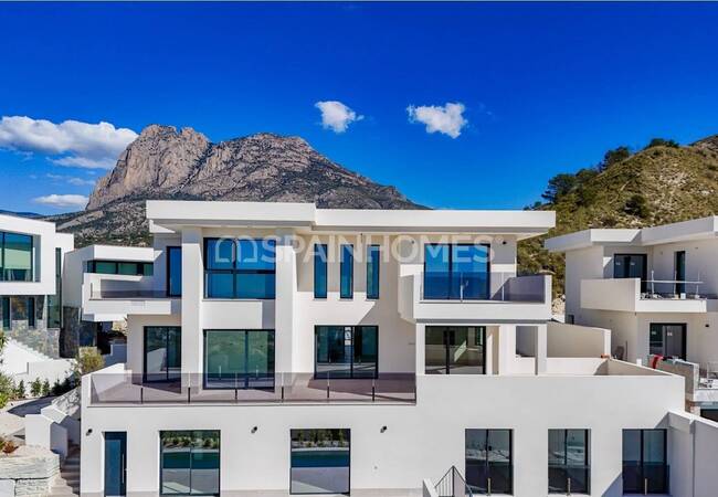 Detached 8-bedroom Villa with Pool in Finestrat Alicante 4