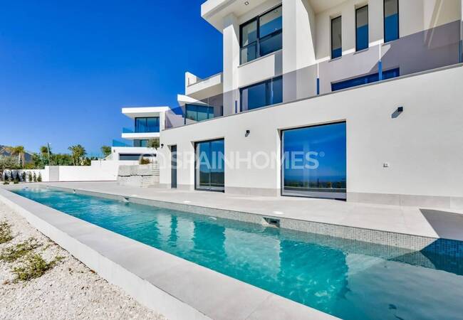Detached 8-bedroom Villa with Pool in Finestrat Alicante 1