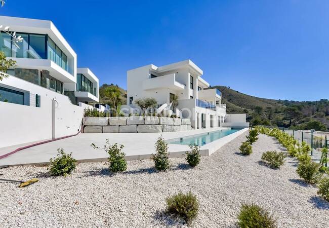 Detached 8-bedroom Villa with Pool in Finestrat Alicante 7
