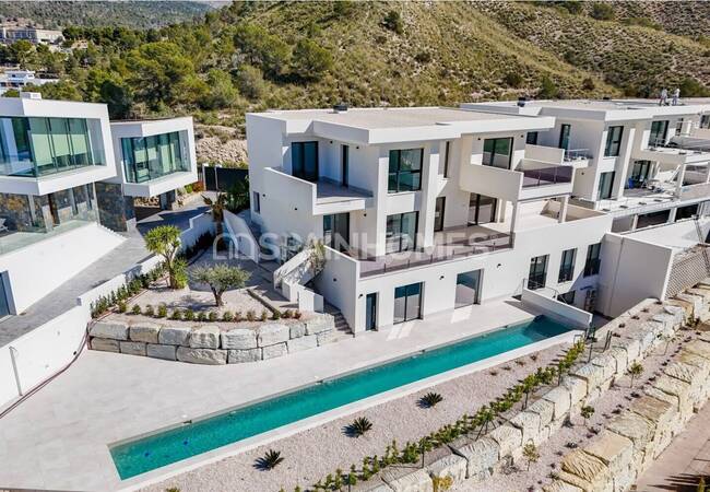 Detached 8-bedroom Villa with Pool in Finestrat Alicante 6