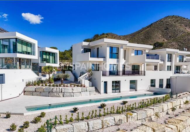 Detached 8-bedroom Villa with Pool in Finestrat Alicante