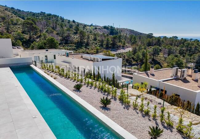 Detached 8-bedroom Villa with Pool in Finestrat Alicante 12