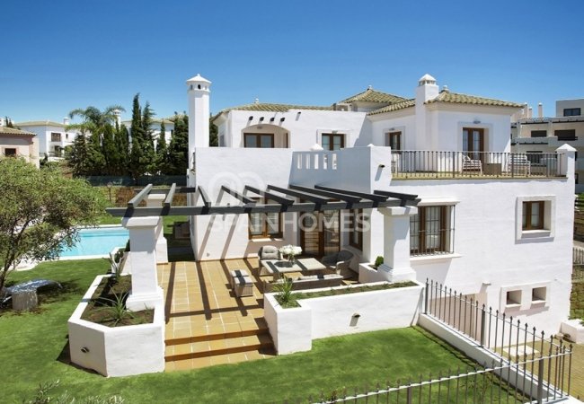 Golf and Sea Views 3 Bedrooms Villas in Estepona Malaga 2