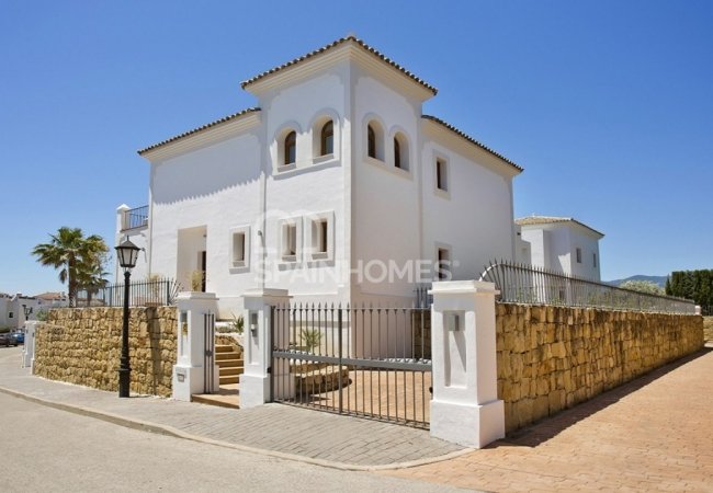 Golf and Sea Views 3 Bedrooms Villas in Estepona Malaga 3