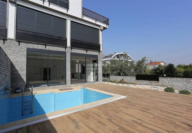 Villas Triplex Proches Des Commodités À Dosemealti Antalya