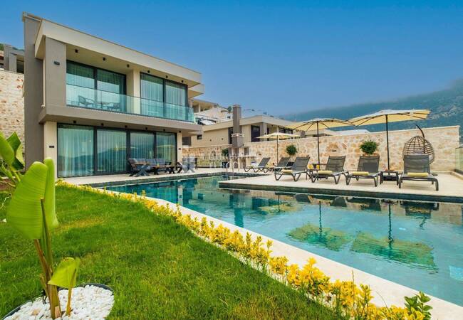 Villa Avec Piscine Intérieure Et Extérieure À Antalya Kas
