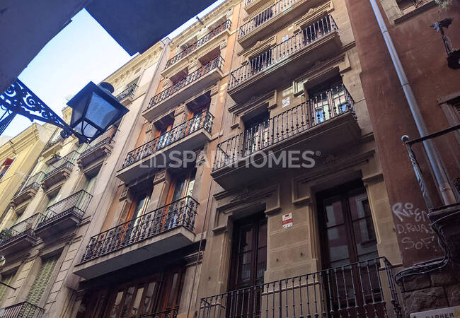 Renoverade Lägenheter Nära Monument I Barcelona Barrio Gotico 1