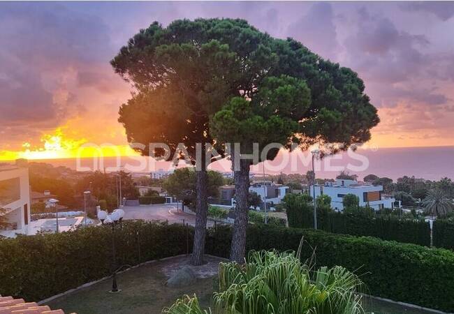 Villa with Pool Near the Sea in Barcelona Alella 4