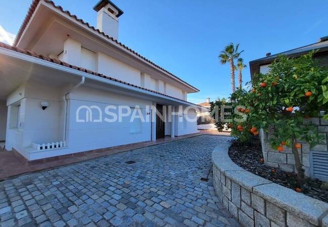 Villa with Pool Near the Sea in Barcelona Alella 1