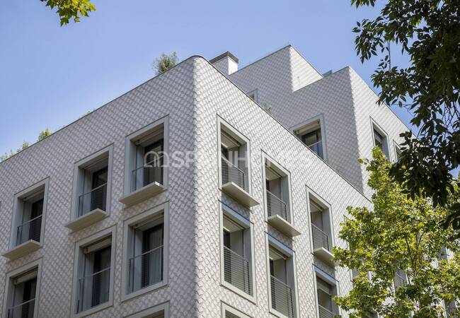 Elegant Apartments with Rooftop Pool in Barcelona 2