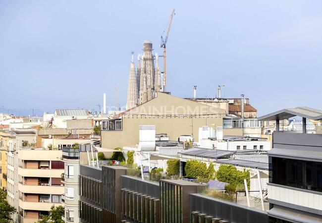Elegant Apartments with Rooftop Pool in Barcelona 1