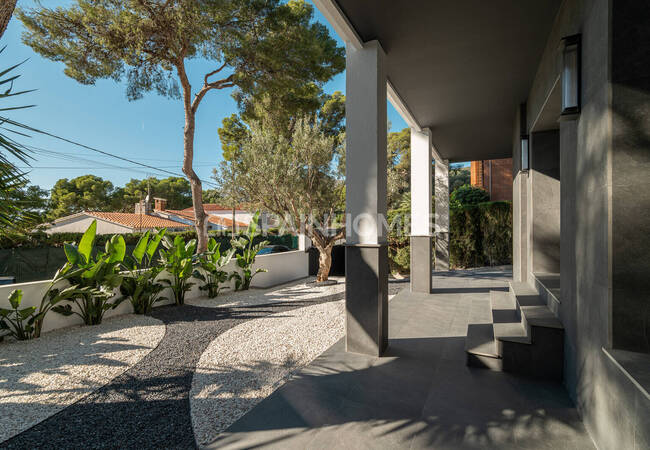 Barselona Castelldefels'te Özel Havuzlu 5 Odalı Villa 6