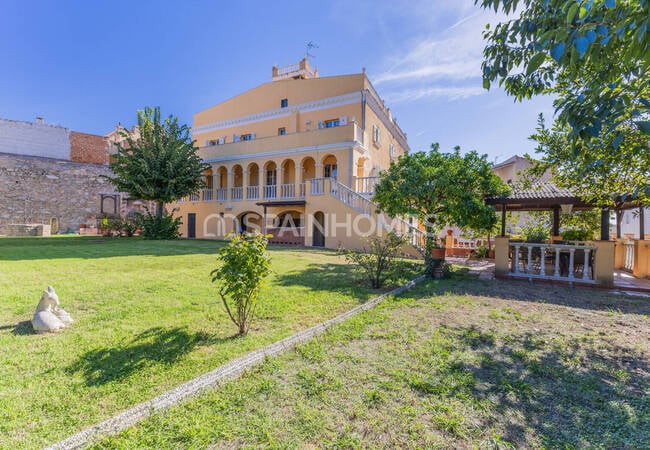 Teià Barcelona’da Özel Havuzlu ve Kapalı Otoparklı Şık Villa 1