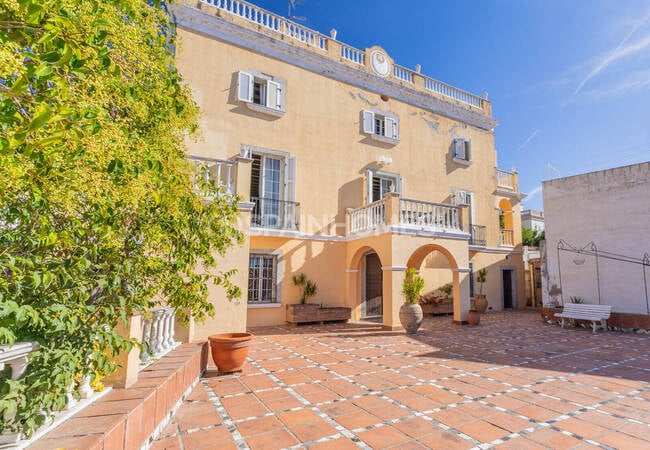 Teià Barcelona’da Özel Havuzlu ve Kapalı Otoparklı Şık Villa