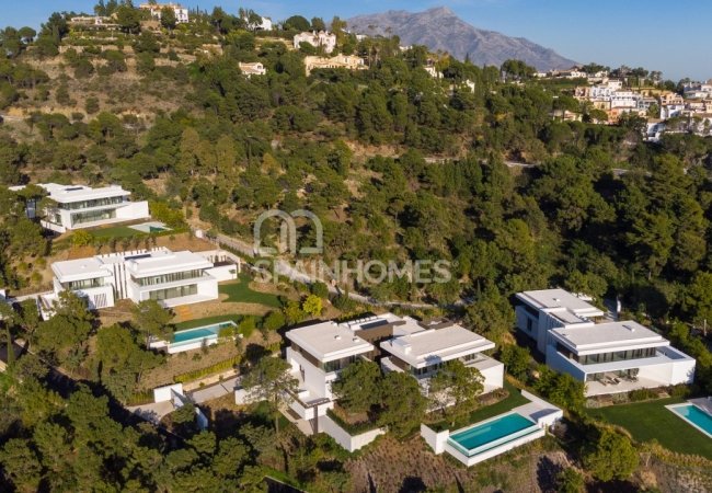 Modern Villas with Pool in a Prestigious Area of Benahavis 12