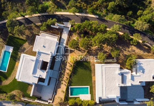 Modern Villas with Pool in a Prestigious Area of Benahavis 13