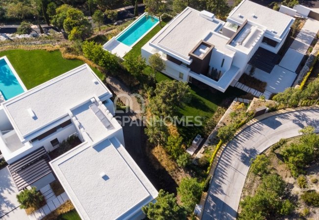 Modern Villas with Pool in a Prestigious Area of Benahavis 15