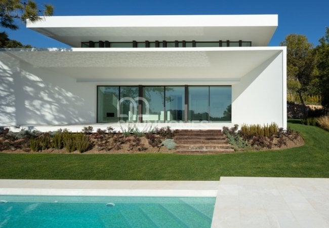 Modern Villas with Pool in a Prestigious Area of Benahavis 4