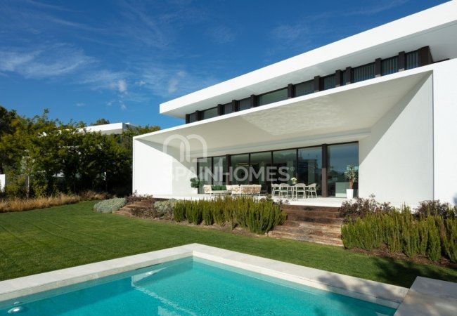 Modern Villas with Pool in a Prestigious Area of Benahavis 5