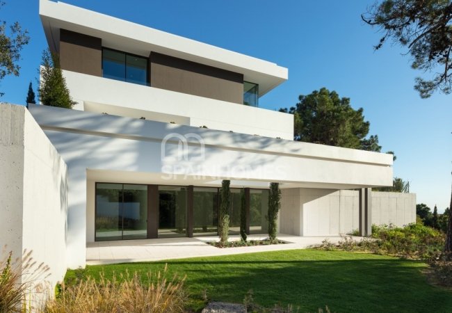 Modern Villas with Pool in a Prestigious Area of Benahavis 6