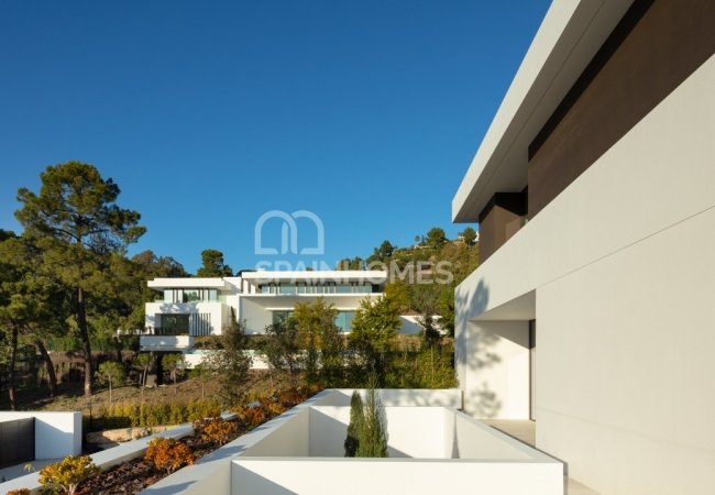 Modern Villas with Pool in a Prestigious Area of Benahavis 8