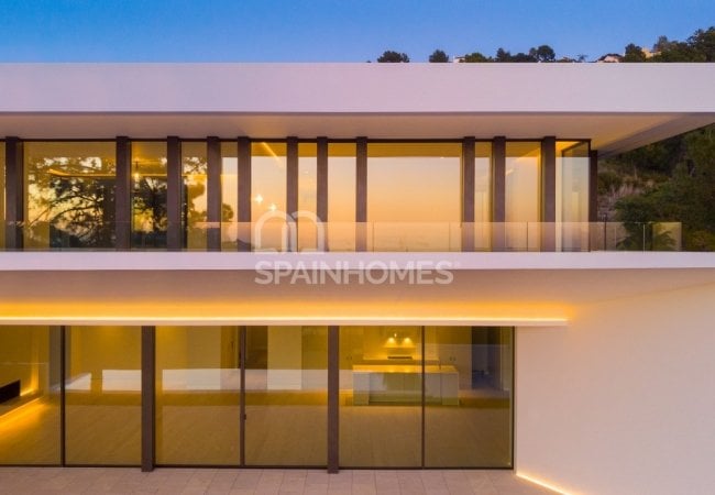 Modern Villas with Pool in a Prestigious Area of Benahavis 10