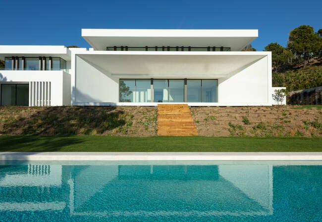 Modern Villas with Pool in a Prestigious Area of Benahavis 1