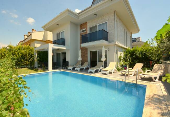 Spacieuse Villa Dans Un Parfait Endroit À Fethiye