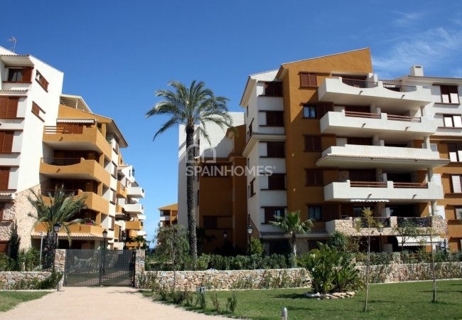 Alicante’de Modern Tasarımlı 2 ve 3 Yatak Odalı Daireler