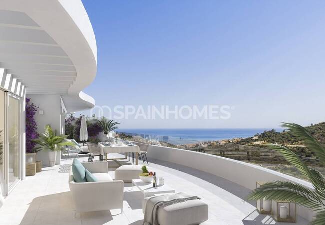 Contemporary Real Estate Surrounded by Golf Course in San Roque