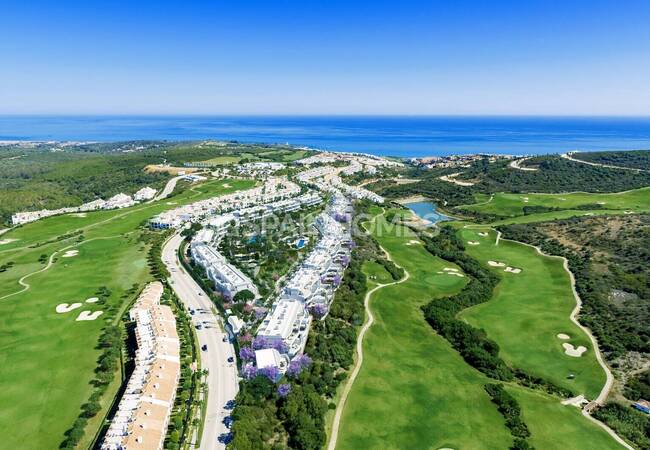 San Roque'da Golf Sahaları İle Çevrili Konumda Modern Daireler 3