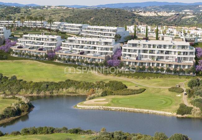 San Roque'da Golf Sahaları İle Çevrili Konumda Modern Daireler 4