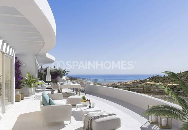 Contemporary Real Estate Surrounded by Golf Course in San Roque 1