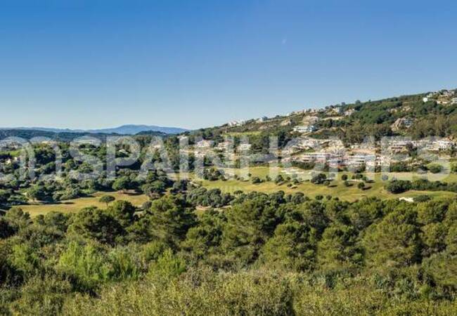 البحر البانورامي وأرض مطلة على الجولف في سوتوجراندي قادس 4