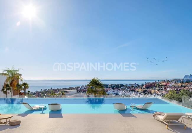 Golf-view Flats in a Complex with Amenities in Cádiz