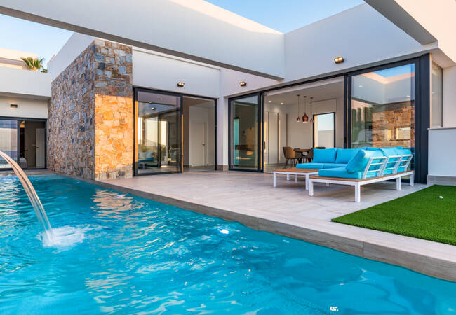 Spacious New Villa with Private Pool in Benijofar, Alicante 1