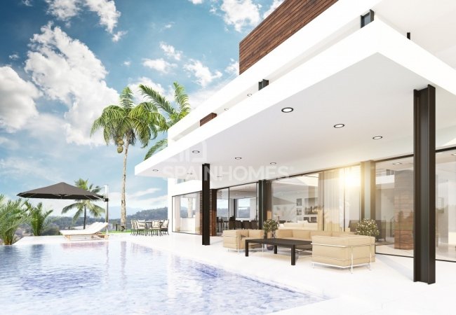 Marbella'da Açık Manzaralı Müstakil Villalar 4