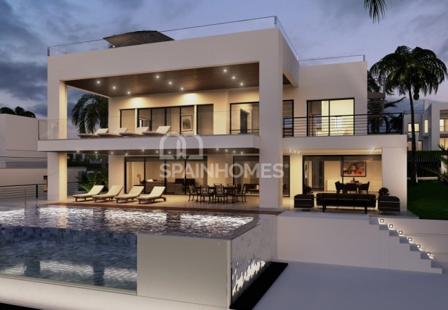 Marbella'da Açık Manzaralı Müstakil Villalar 8