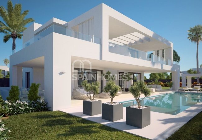 Marbella'da Açık Manzaralı Müstakil Villalar 10