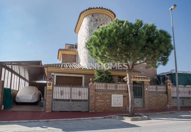 Benalmadena'da Avantajlı ve Yüksek Konumda Müstakil Villa 1