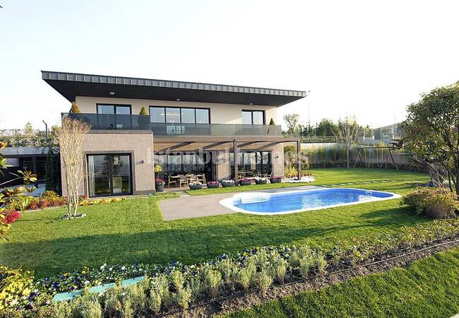 Villas Familliales Piscine Privée À Buyukcekmece 1