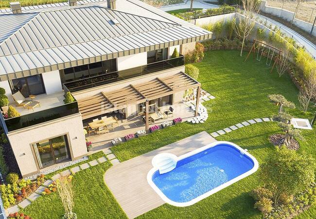 Villas Familliales Piscine Privée À Buyukcekmece 4