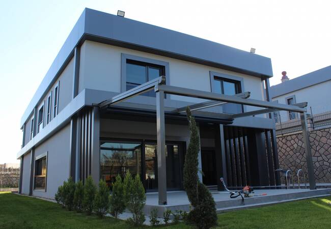 Spacieuses Villas Avec Piscine Et Jardin Privés À Ankara