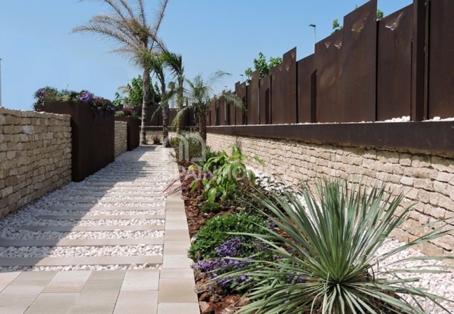 Alicante’de Panoramik Deniz Manzaralı Müstakil Villa 12